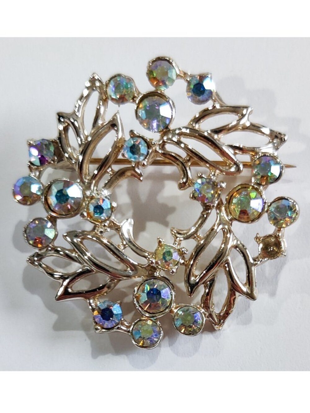 Vintage Unsigned Silver Toned Aurora Borealis Stones Leaf Wreath Brooch